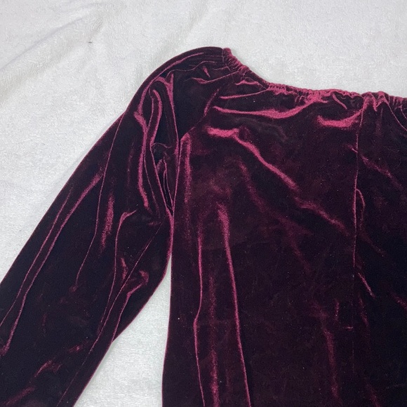 Off shoulder red velvet full sleeve top - Picture 2 of 3